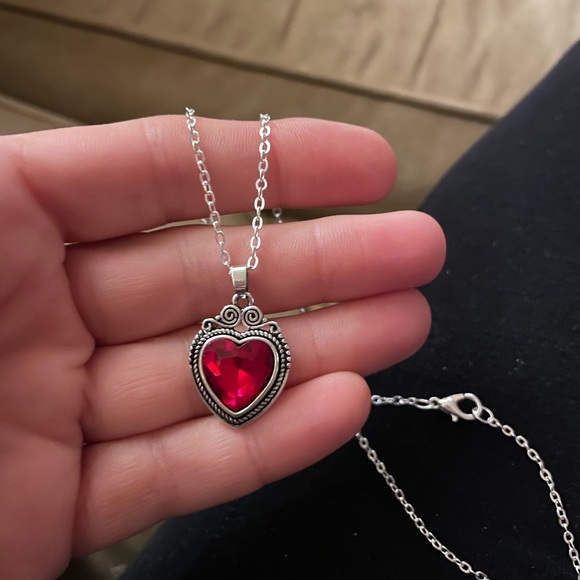 Crystal red heat full of love pendant necklace ❤️ - Picture 3 of 4